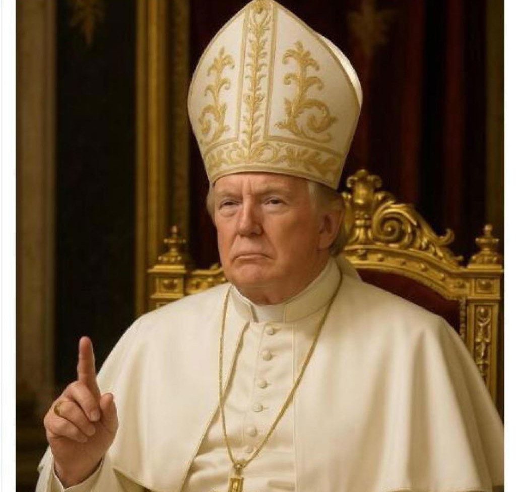 Scopri di più sull'articolo Trump vestito da Papa: provocazione o piano ben congegnato?