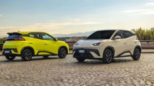 Scopri di più sull'articolo Auto elettriche, vendite al palo: l’Occidente rincorre, la Cina detta le regole