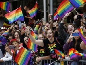 Scopri di più sull'articolo Libertà o spettacolarizzazione? Una riflessione sul Gay Pride di Budapest