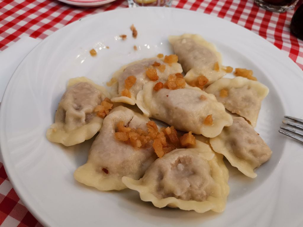 Un piatto di Pierogi della cucina tipica di Cracovia