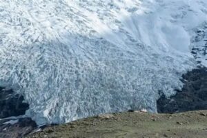 Scopri di più sull'articolo Quando il ghiaccio si scioglie: il rischio del ritorno di antichi batteri