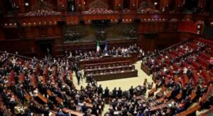 Scopri di più sull'articolo Pensioni da fame contro Onorevoli stipendi e Sua Eccellenza il Vitalizio