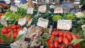 Scopri di più sull'articolo Governo contro i poveri: macelleria sociale tra regali ai ricchi e pensioni da fame