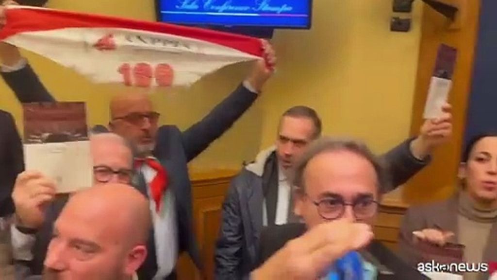 Scopri di più sull'articolo Caos alla Camera: Vannacci denuncia la censura della sinistra su remigrazione e invoca il Colle